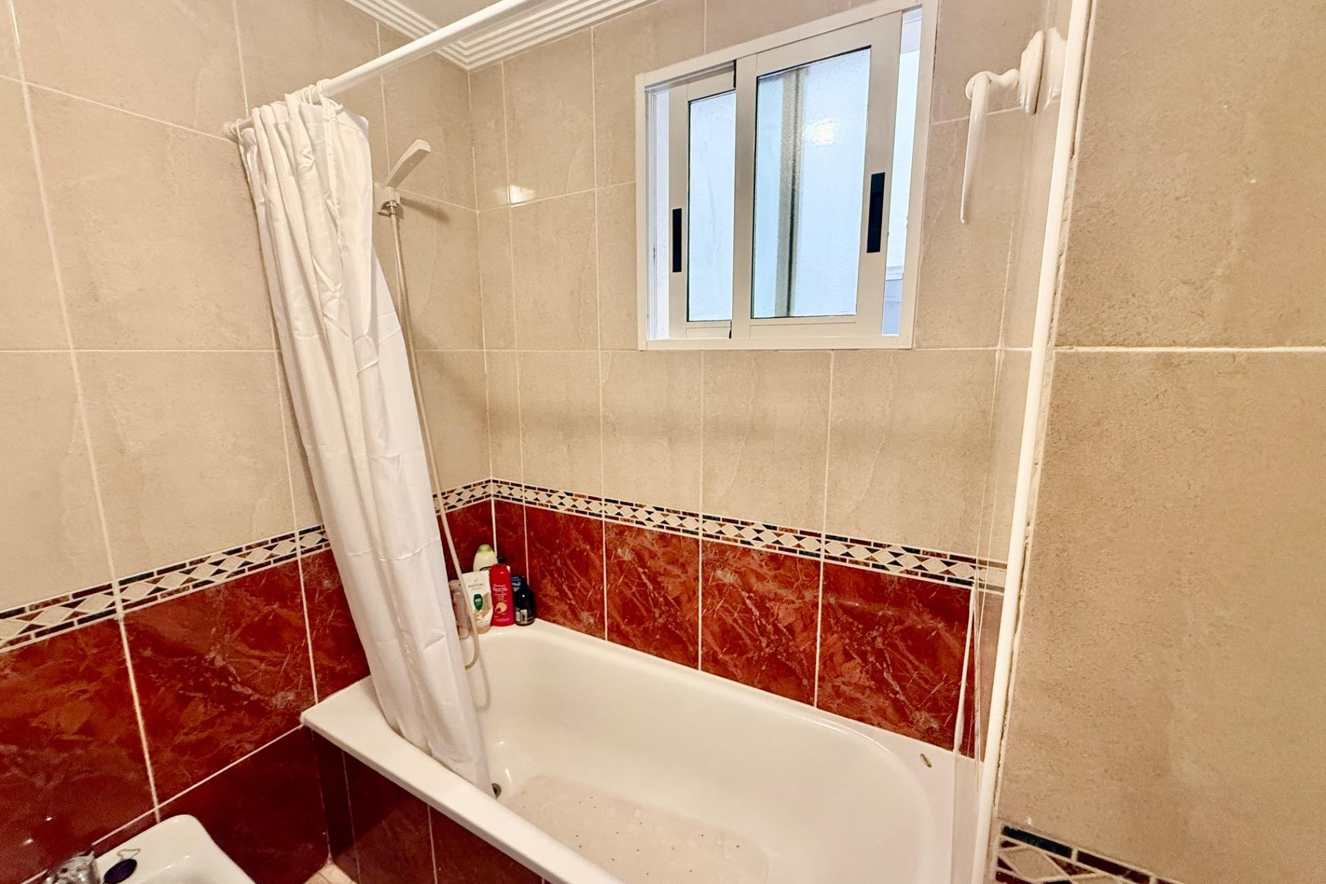 Herverkoop - Appartement -
Torrevieja - Centro