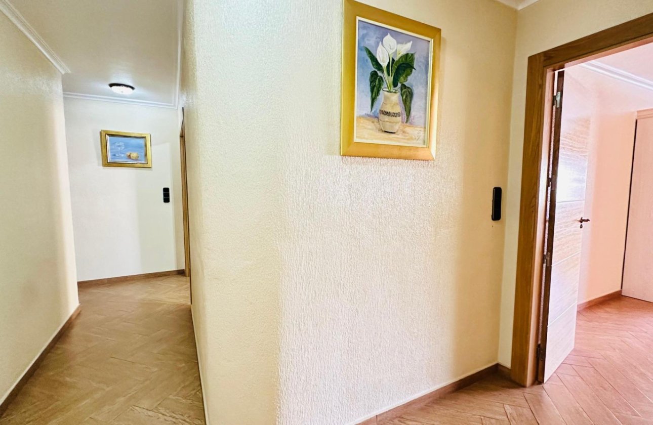 Herverkoop - Appartement -
Torrevieja - Centro