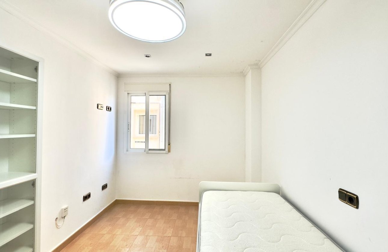 Herverkoop - Appartement -
Torrevieja - Centro