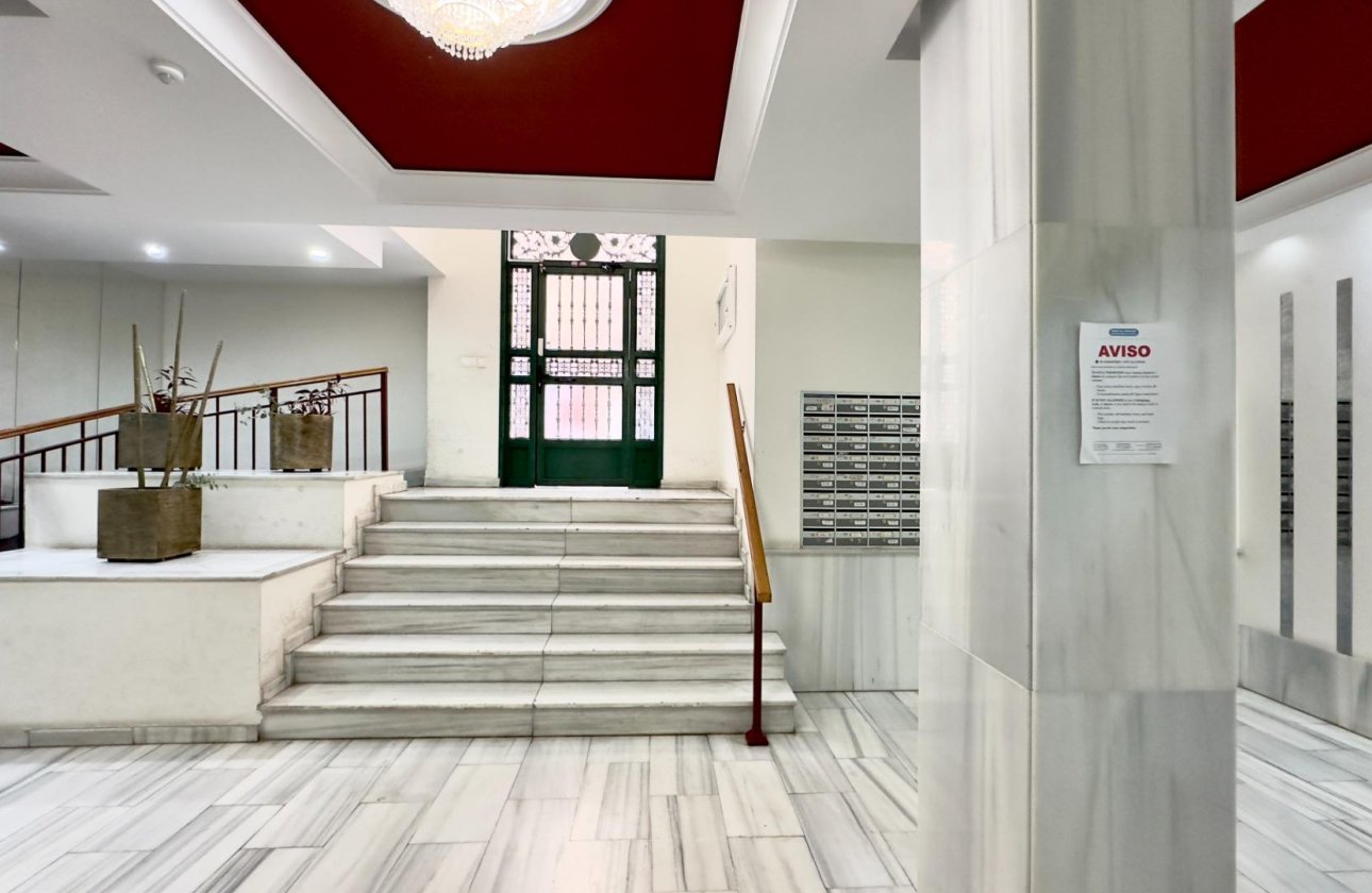 Herverkoop - Appartement -
Torrevieja - Centro