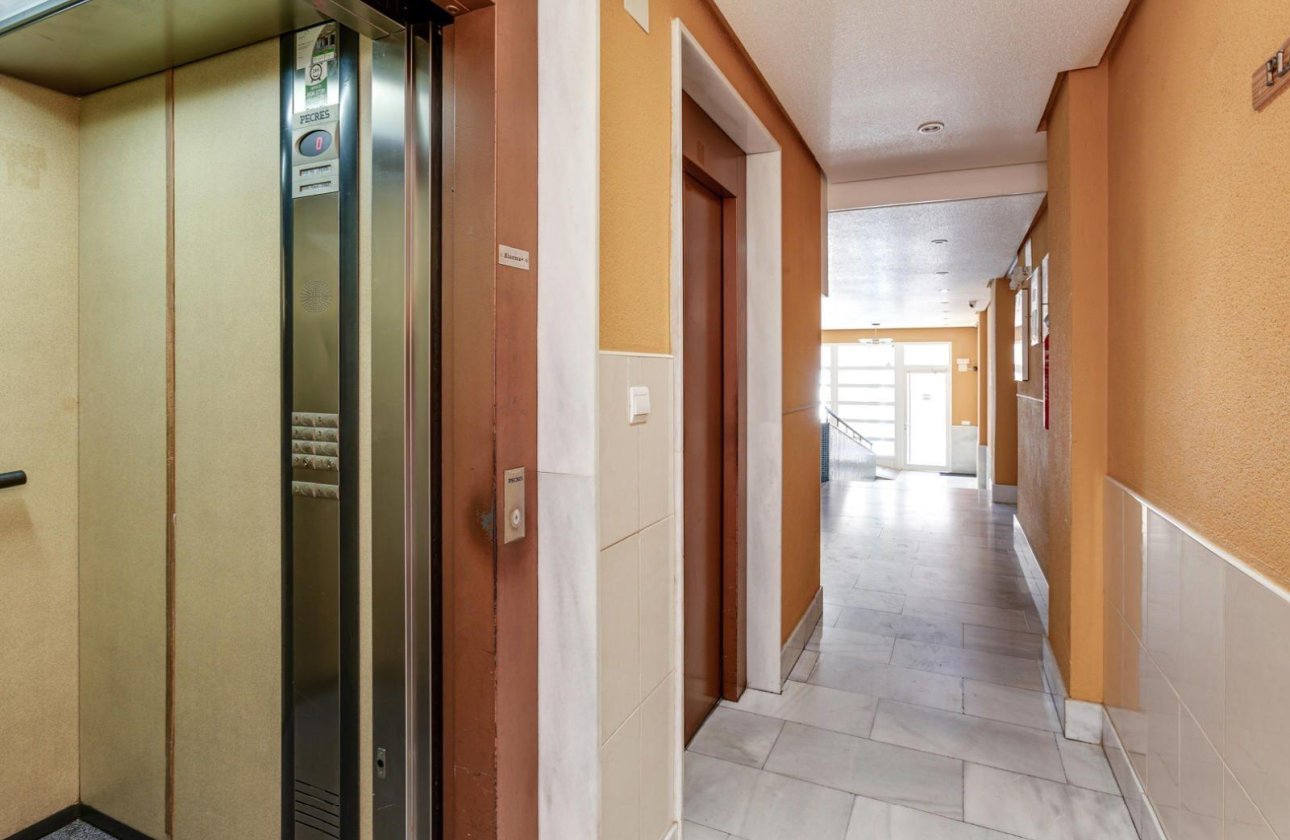 Herverkoop - Appartement -
Torrevieja - Centro