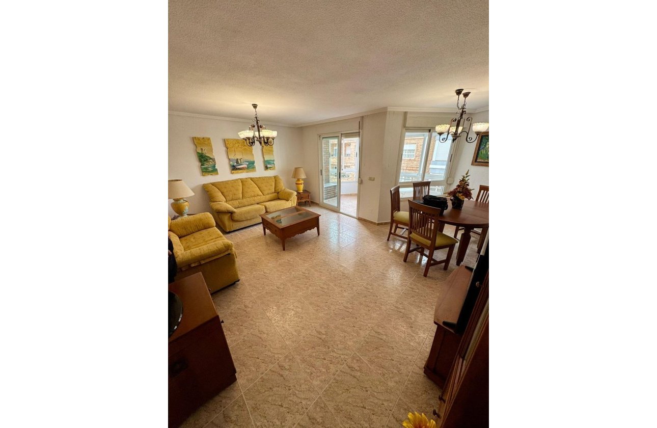 Herverkoop - Appartement -
Torrevieja - Centro