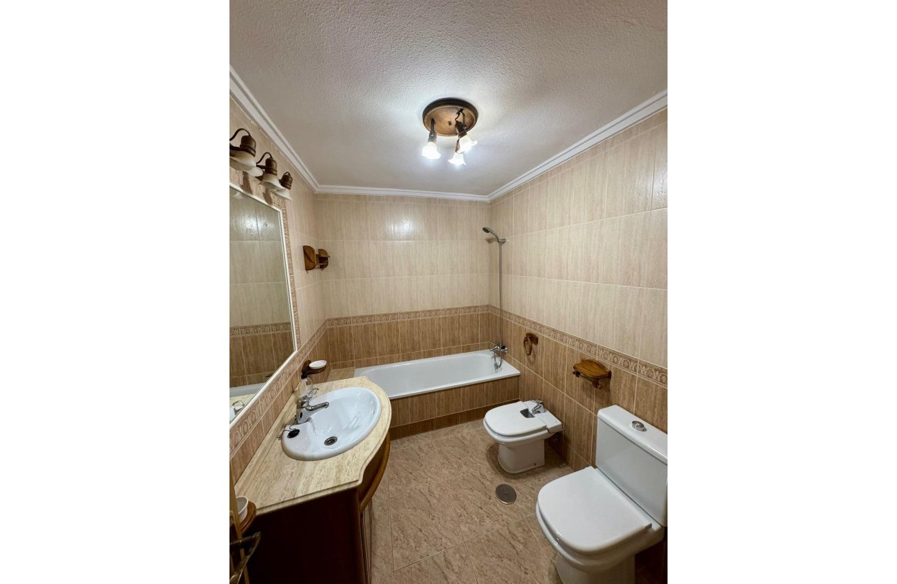 Herverkoop - Appartement -
Torrevieja - Centro