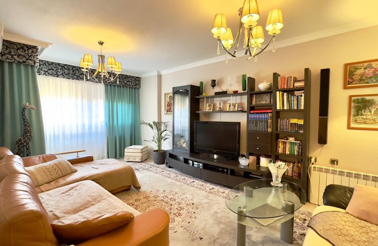 Herverkoop - Appartement -
Torrevieja - Centro