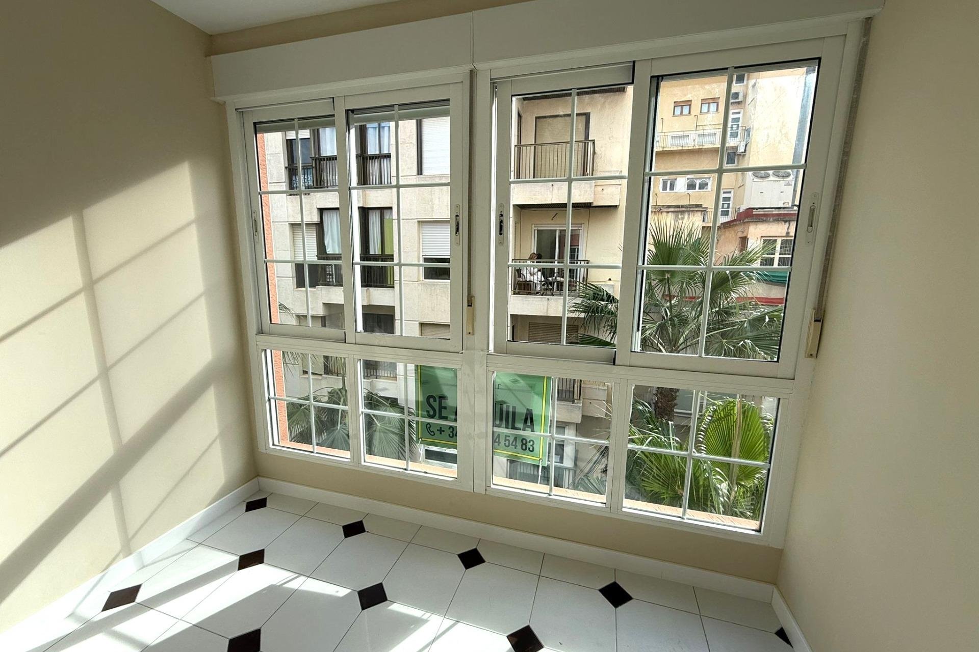 Herverkoop - Appartement -
Torrevieja - Centro