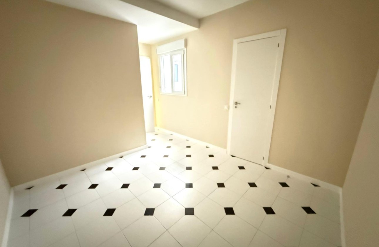 Herverkoop - Appartement -
Torrevieja - Centro