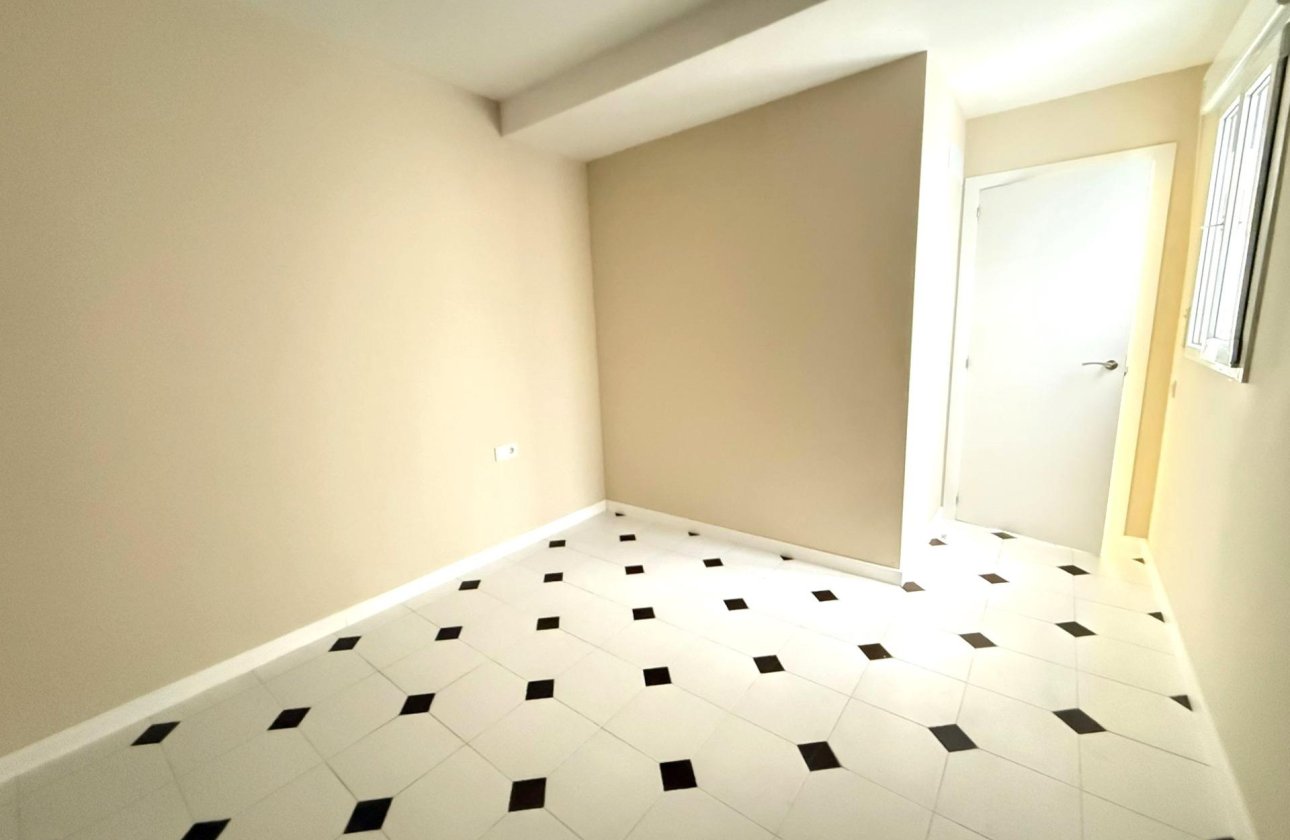 Herverkoop - Appartement -
Torrevieja - Centro