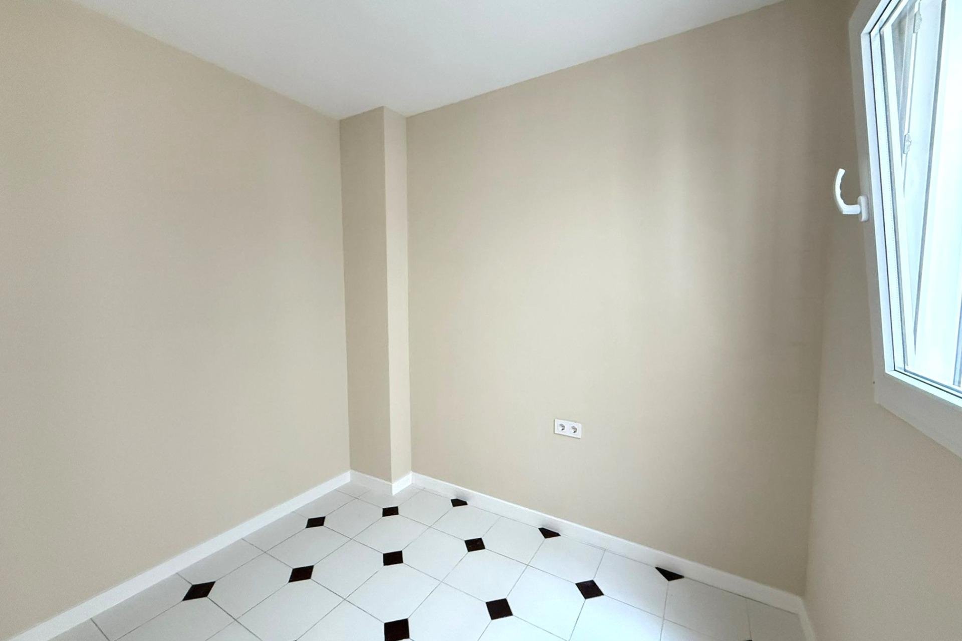 Herverkoop - Appartement -
Torrevieja - Centro