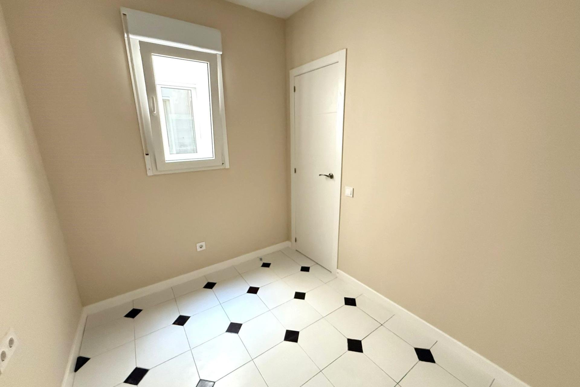 Herverkoop - Appartement -
Torrevieja - Centro