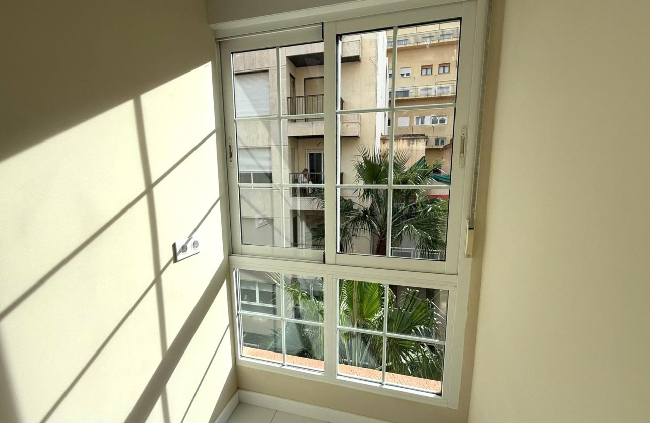 Herverkoop - Appartement -
Torrevieja - Centro