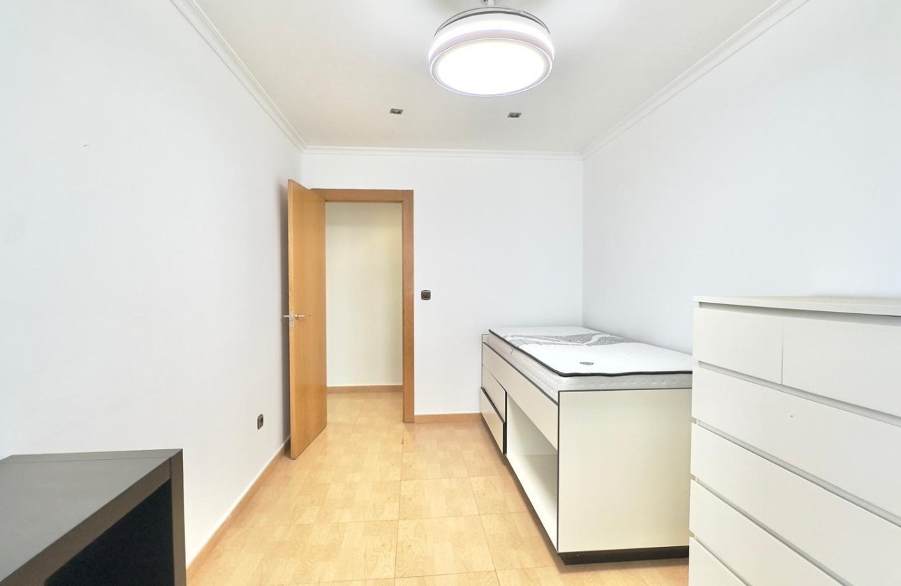 Herverkoop - Appartement -
Torrevieja - Centro