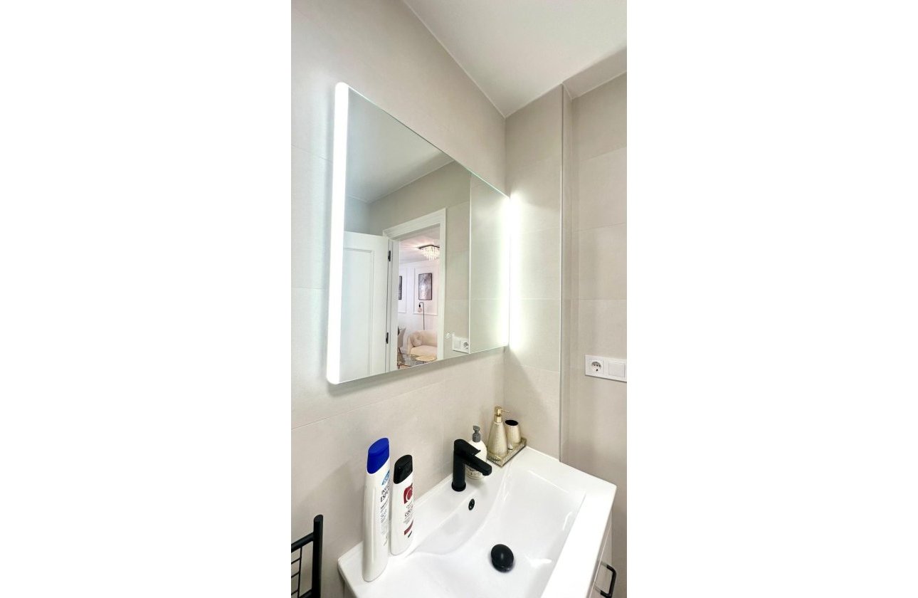 Herverkoop - Appartement -
Torrevieja - Centro