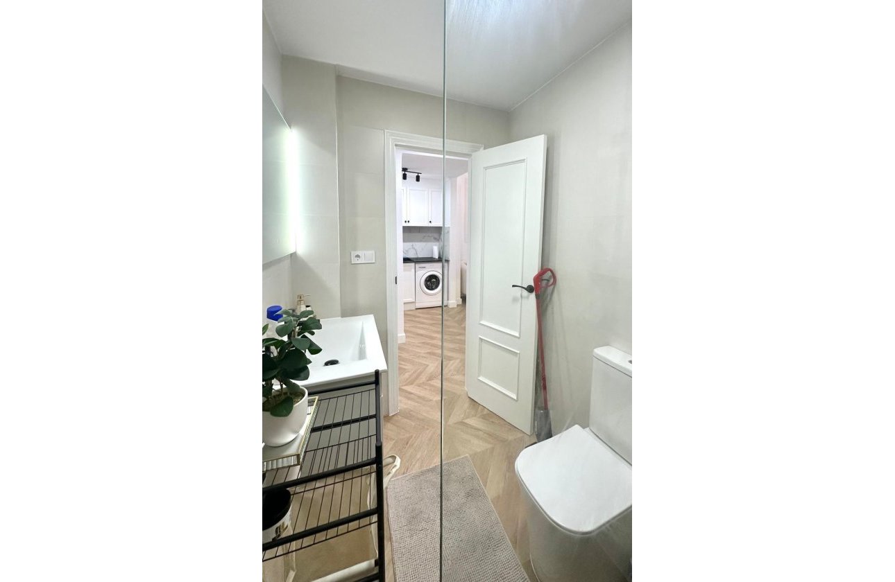 Herverkoop - Appartement -
Torrevieja - Centro