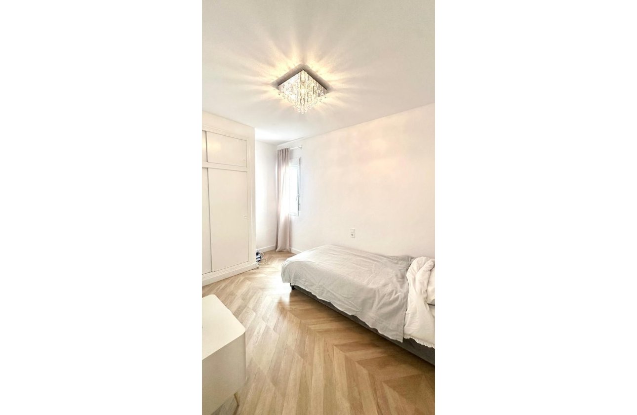 Herverkoop - Appartement -
Torrevieja - Centro