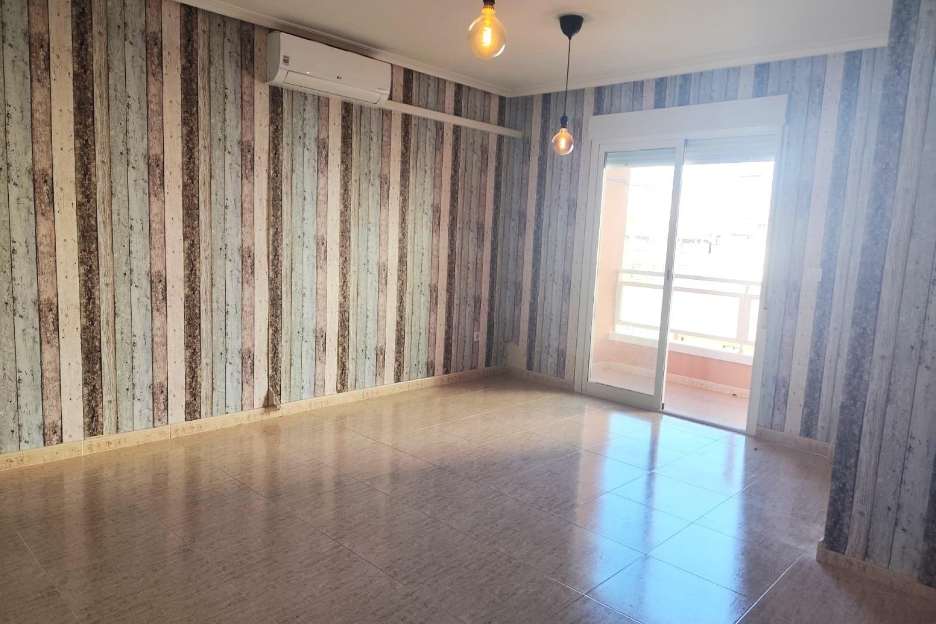 Herverkoop - Appartement -
Torrevieja - Centro