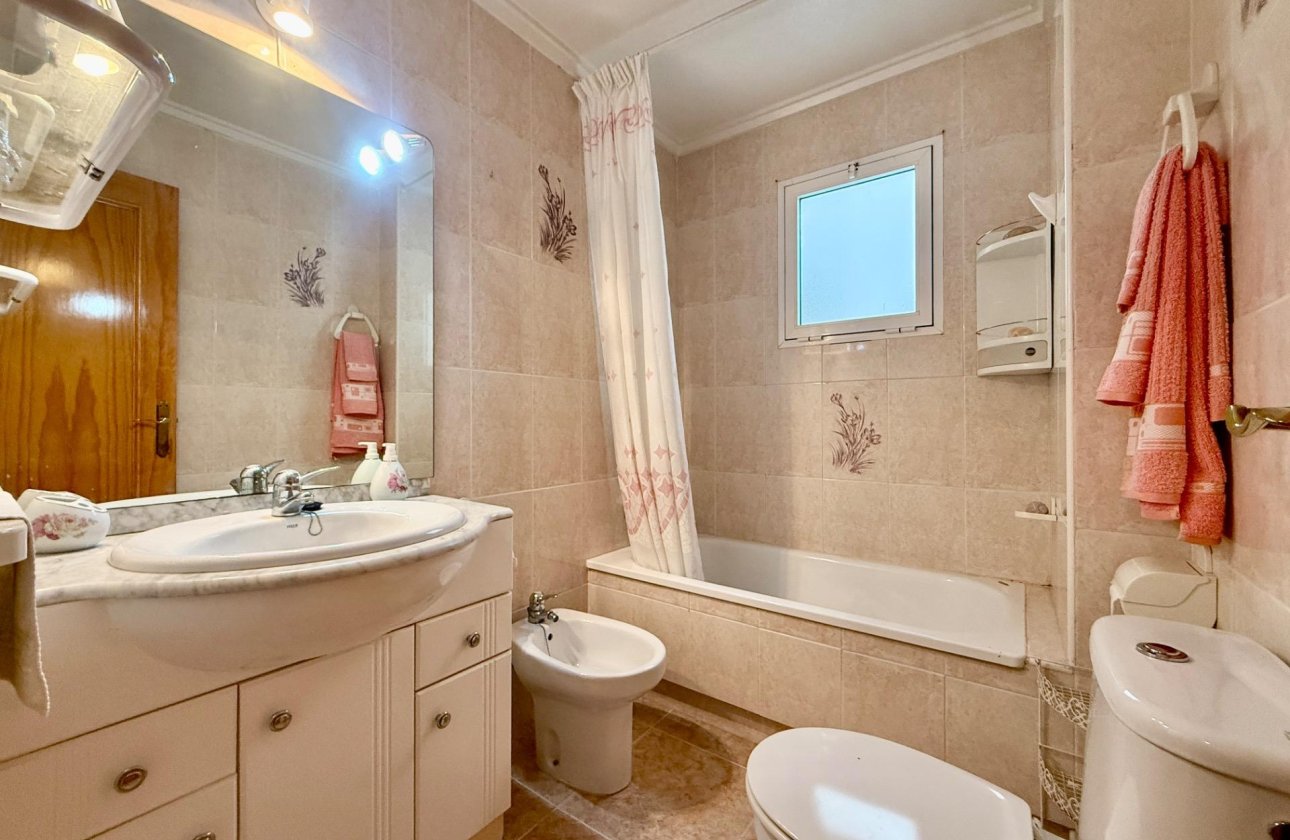 Herverkoop - Appartement -
Torrevieja - Centro