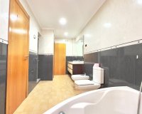 Herverkoop - Appartement -
Torrevieja - Centro