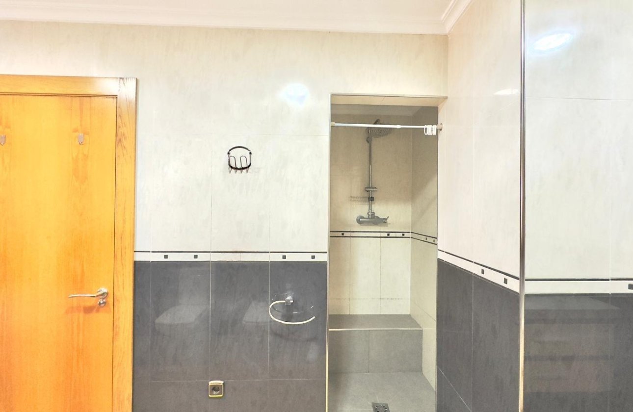 Herverkoop - Appartement -
Torrevieja - Centro