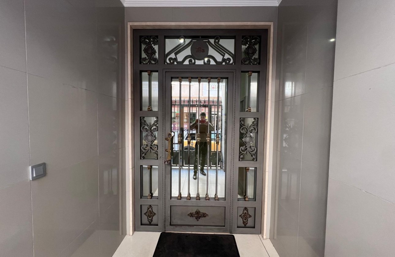 Herverkoop - Appartement -
Torrevieja - Centro