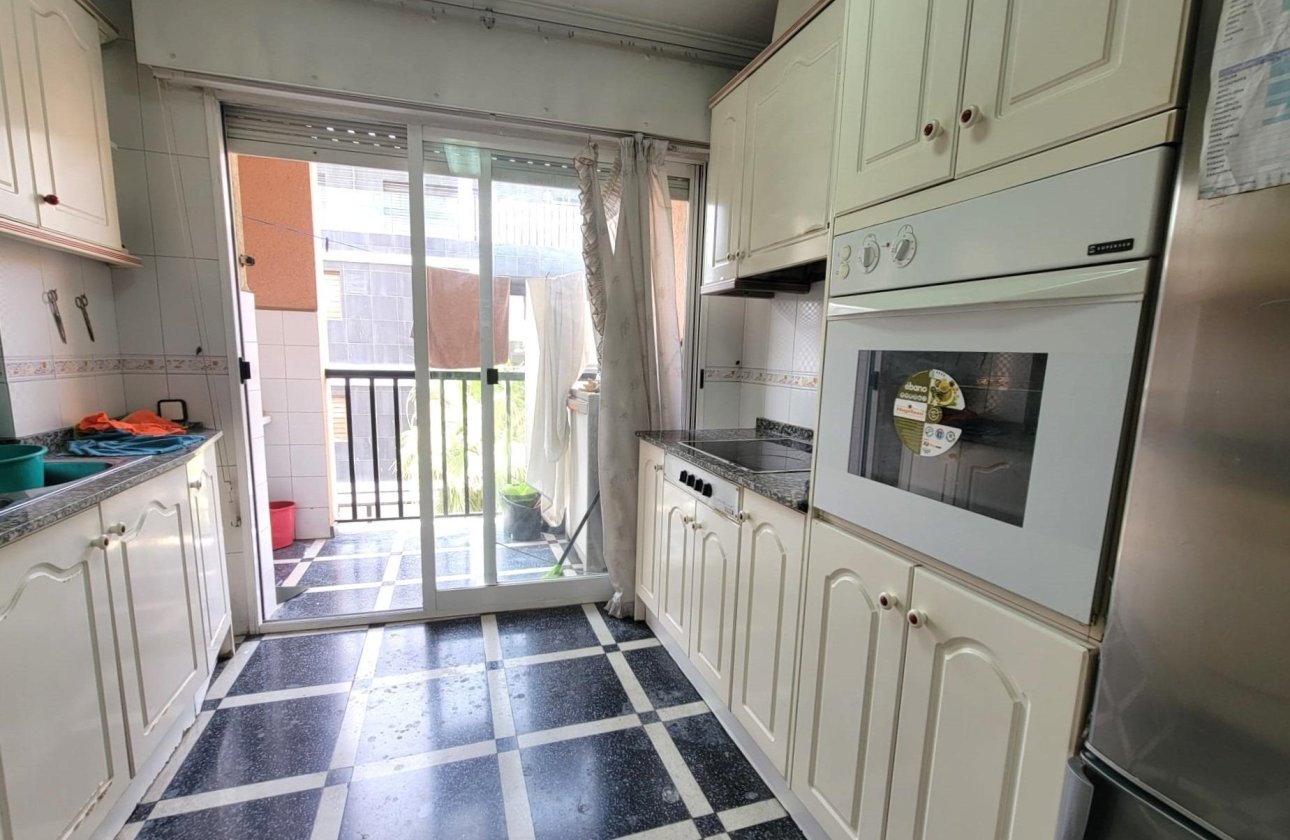 Herverkoop - Appartement -
Torrevieja - Centro