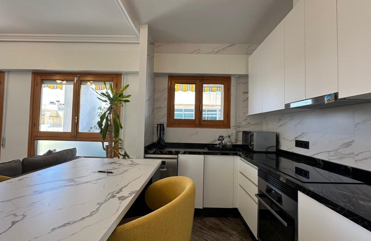 Herverkoop - Appartement -
Torrevieja - Centro