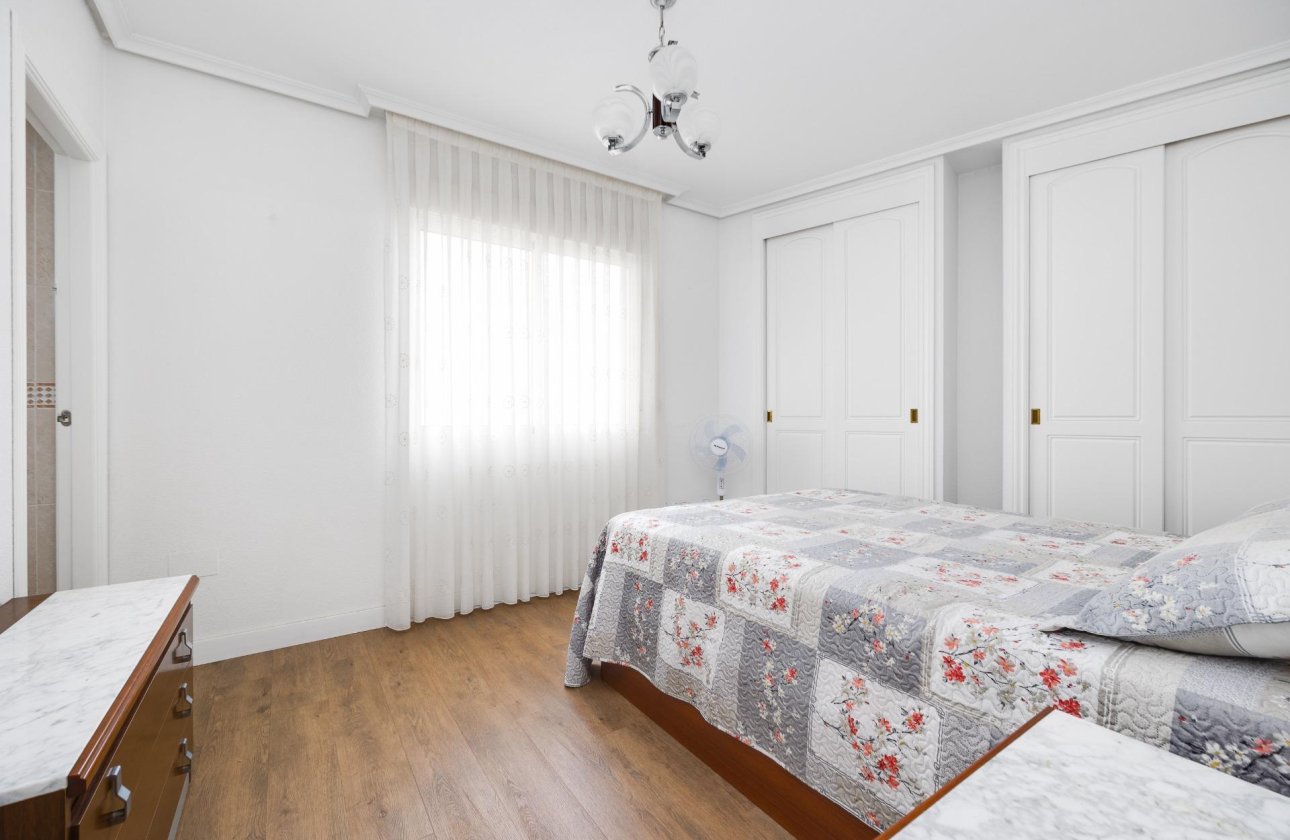 Herverkoop - Appartement -
Torrevieja - Centro