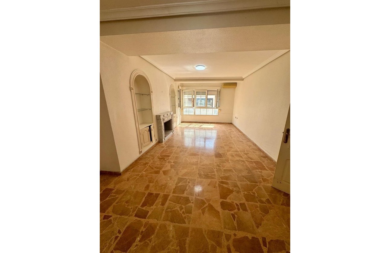 Herverkoop - Appartement -
Torrevieja - Centro