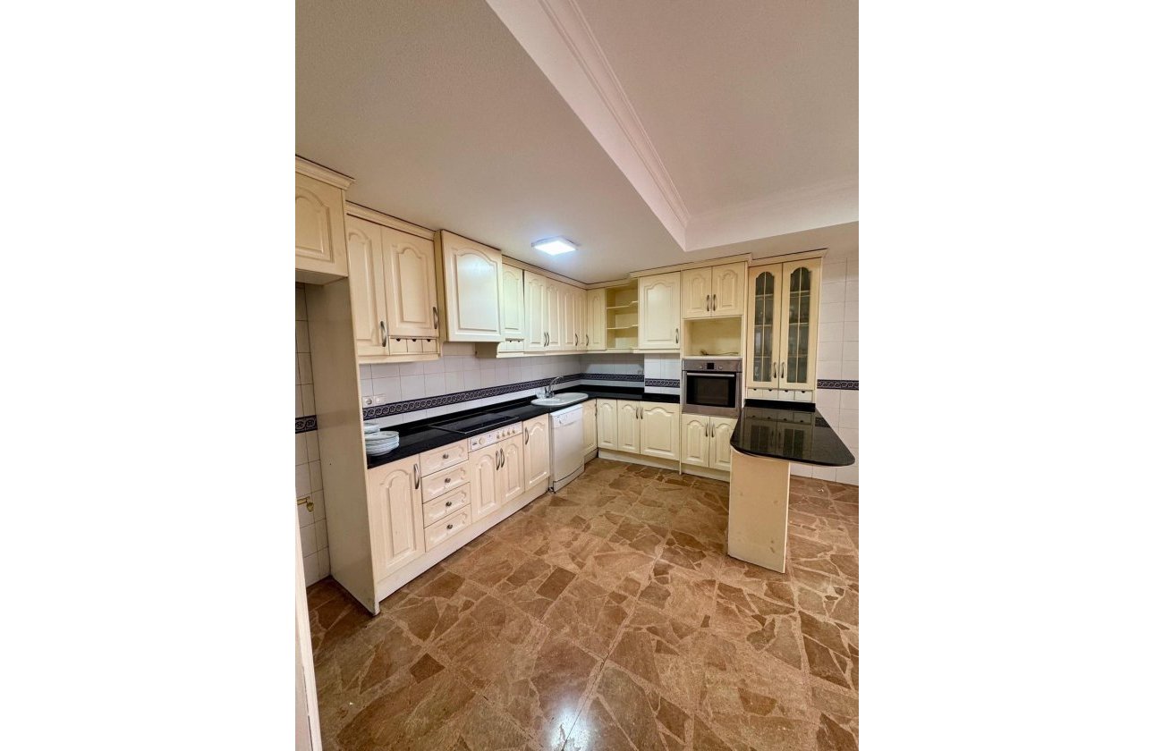 Herverkoop - Appartement -
Torrevieja - Centro