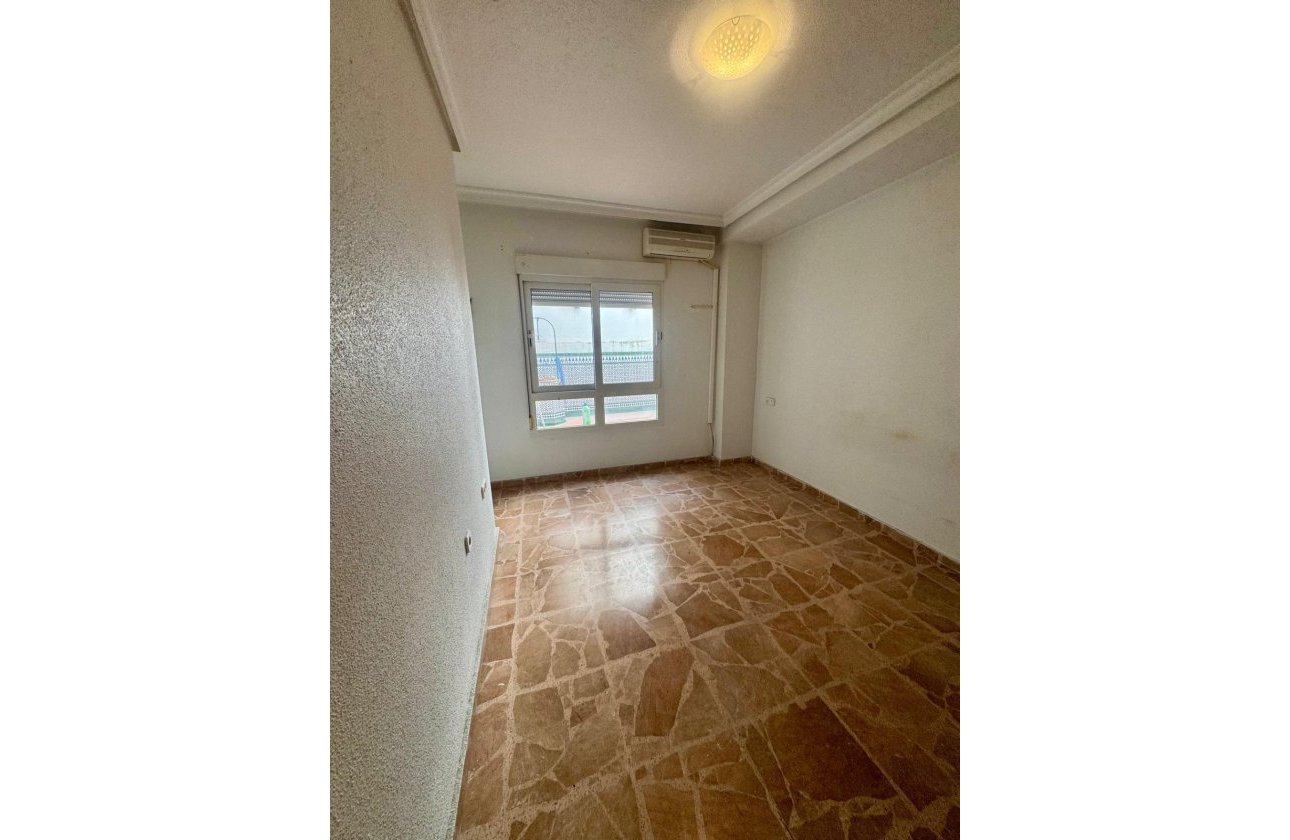 Herverkoop - Appartement -
Torrevieja - Centro