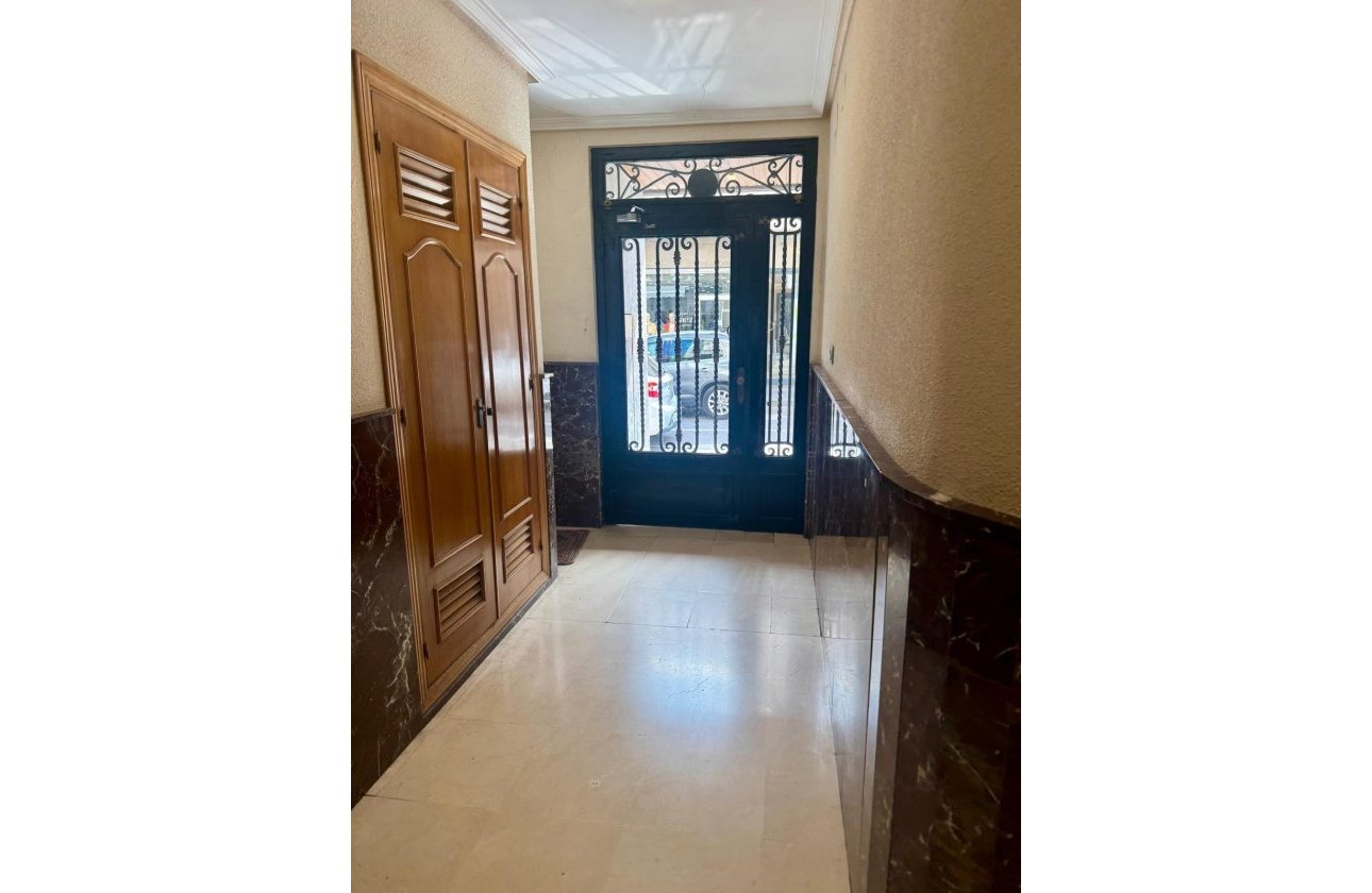 Herverkoop - Appartement -
Torrevieja - Centro