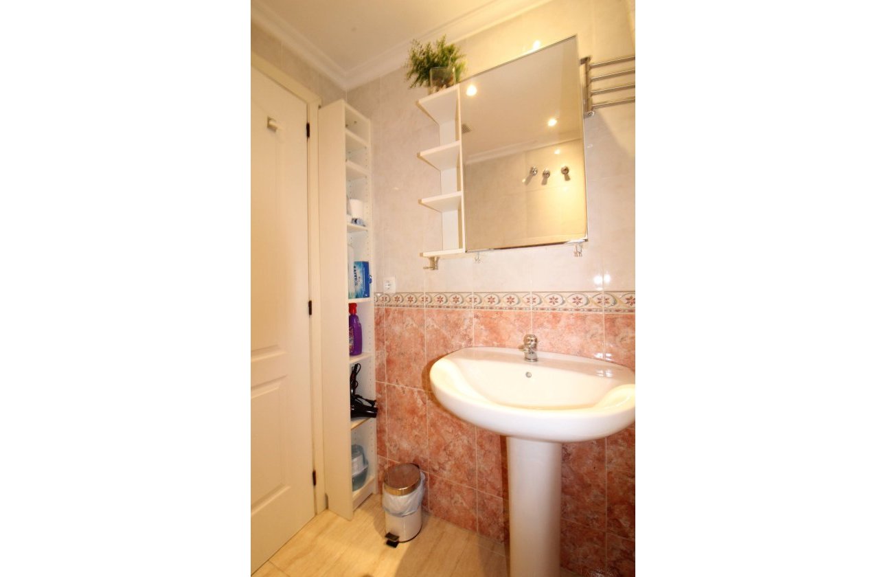 Herverkoop - Appartement -
Torrevieja - Centro