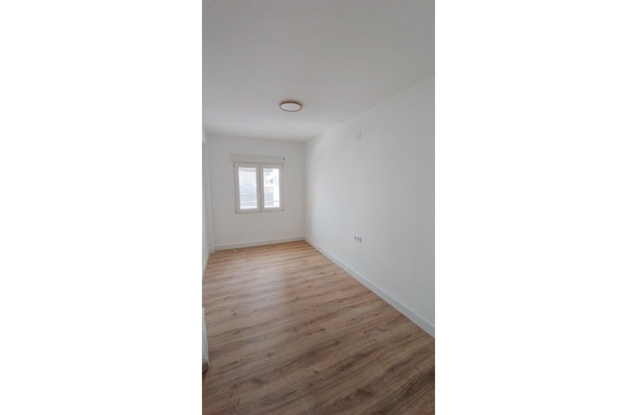 Herverkoop - Appartement -
Torrevieja - Centro