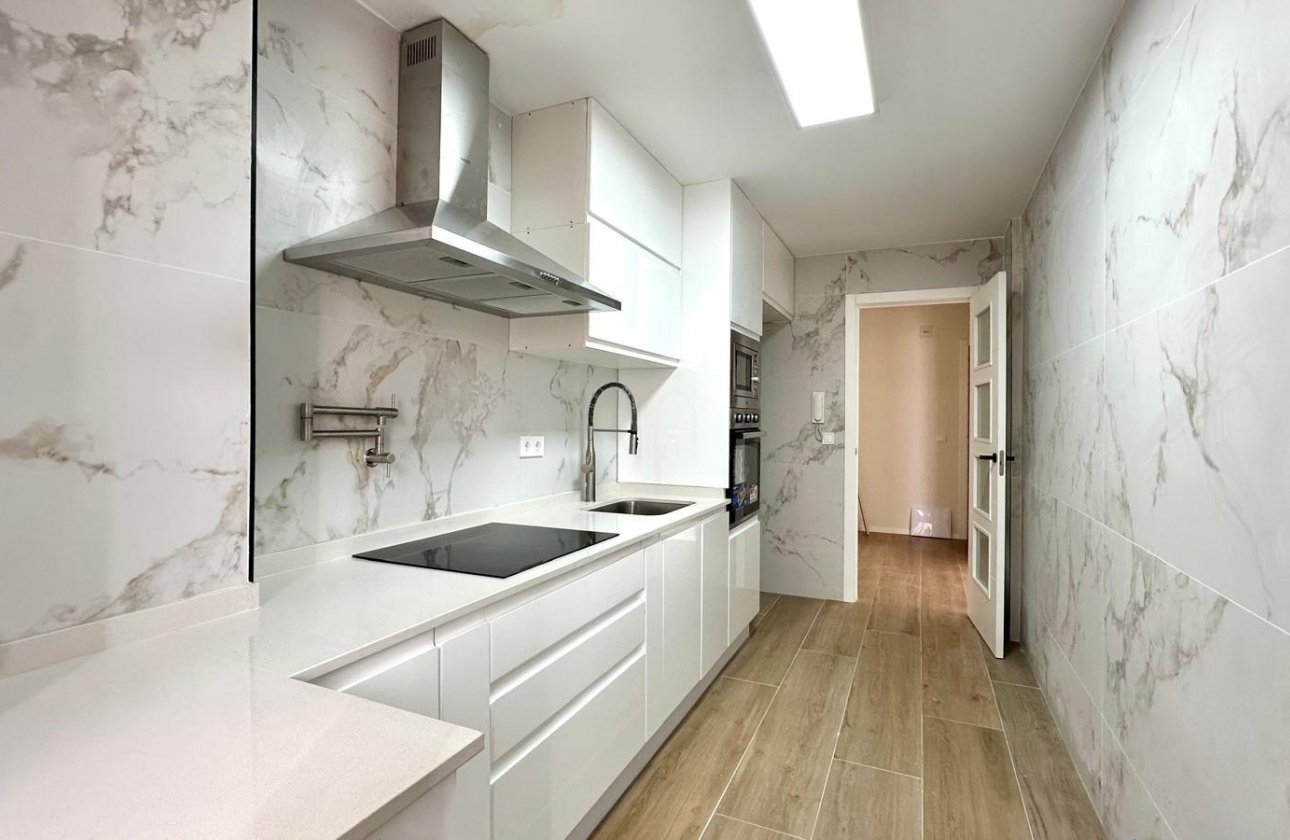 Herverkoop - Appartement -
Torrevieja - Centro
