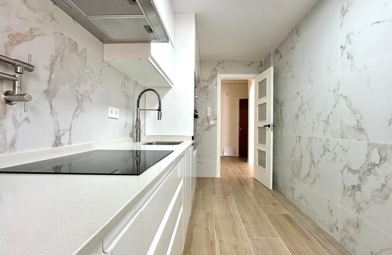 Herverkoop - Appartement -
Torrevieja - Centro