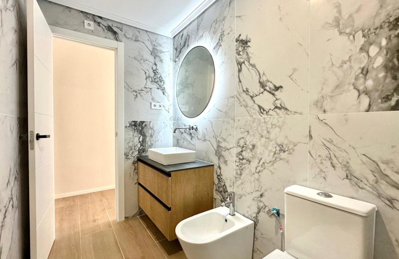 Herverkoop - Appartement -
Torrevieja - Centro