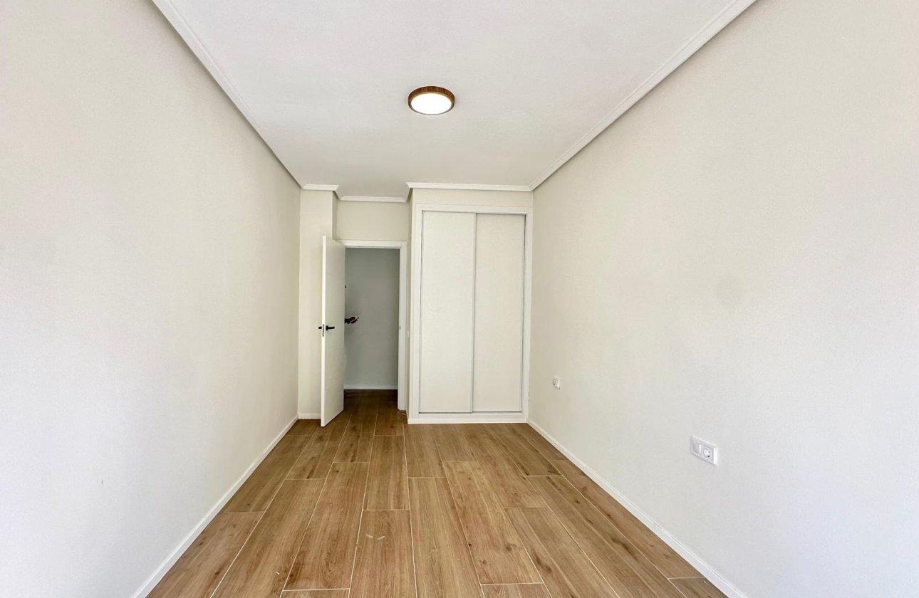Herverkoop - Appartement -
Torrevieja - Centro