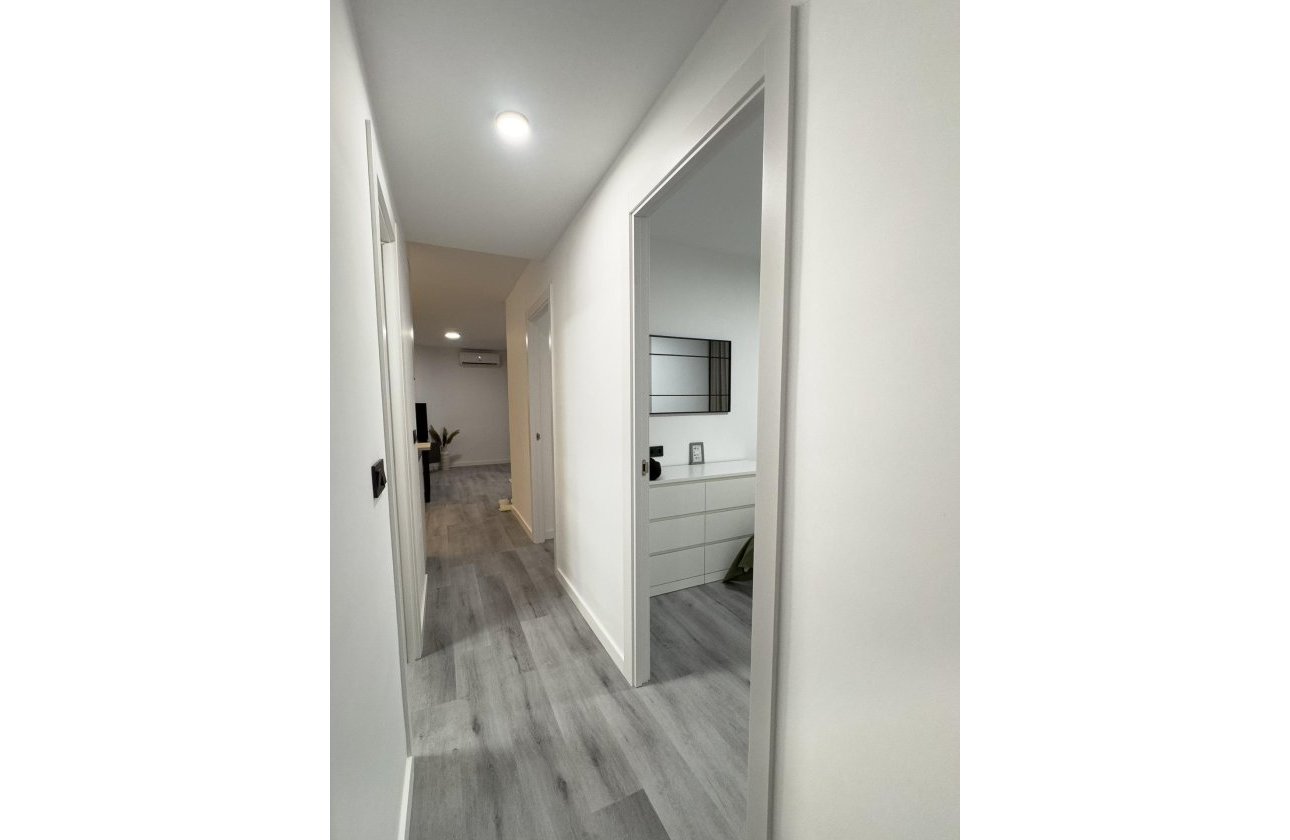 Herverkoop - Appartement -
Torrevieja - Centro