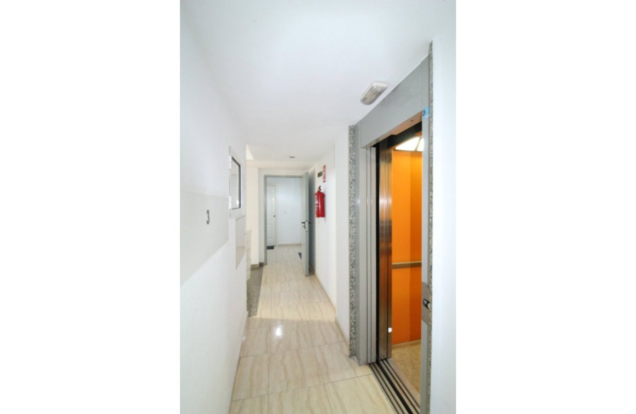 Herverkoop - Appartement -
Torrevieja - Centro