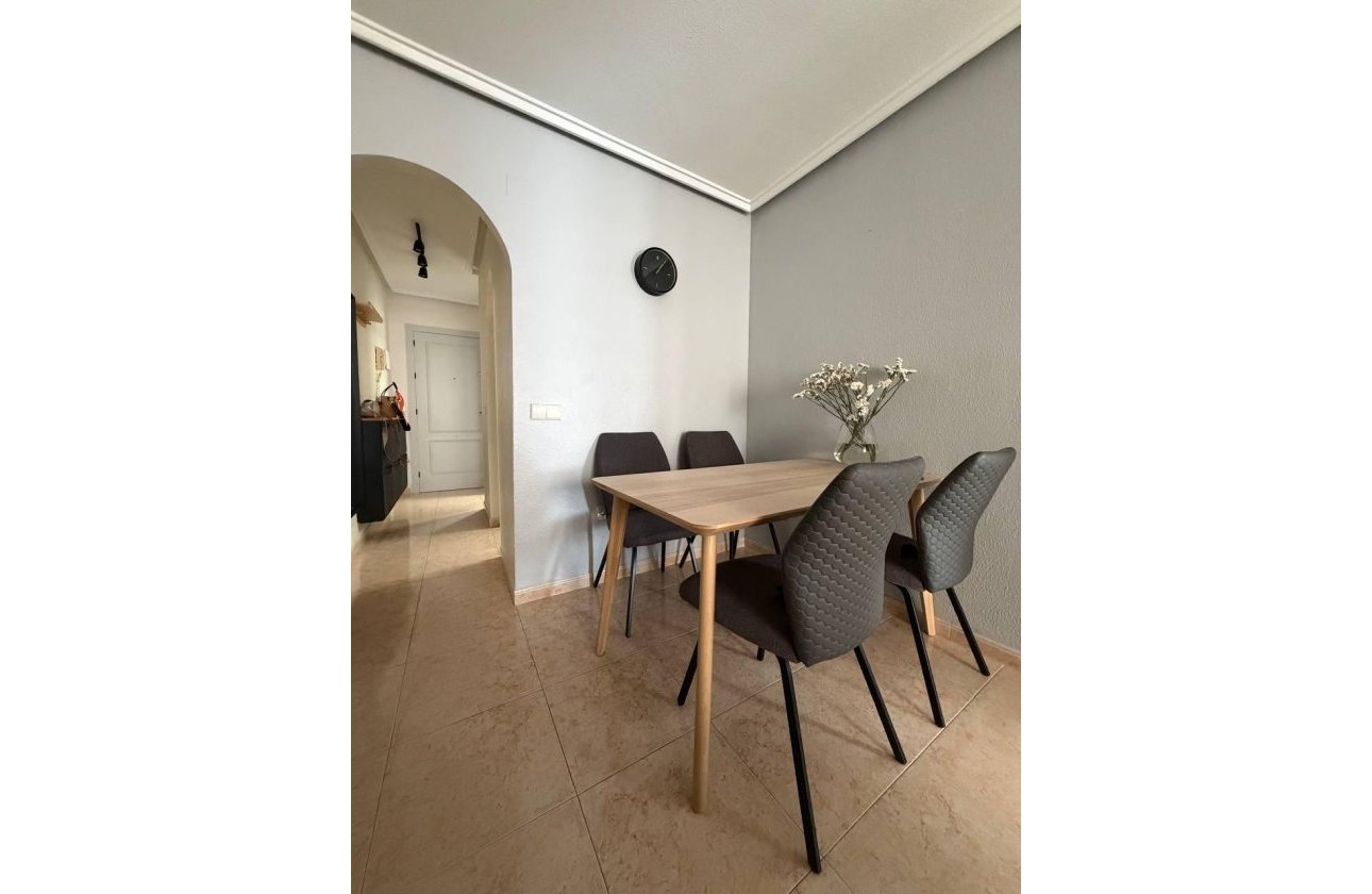 Herverkoop - Appartement -
Torrevieja - Centro