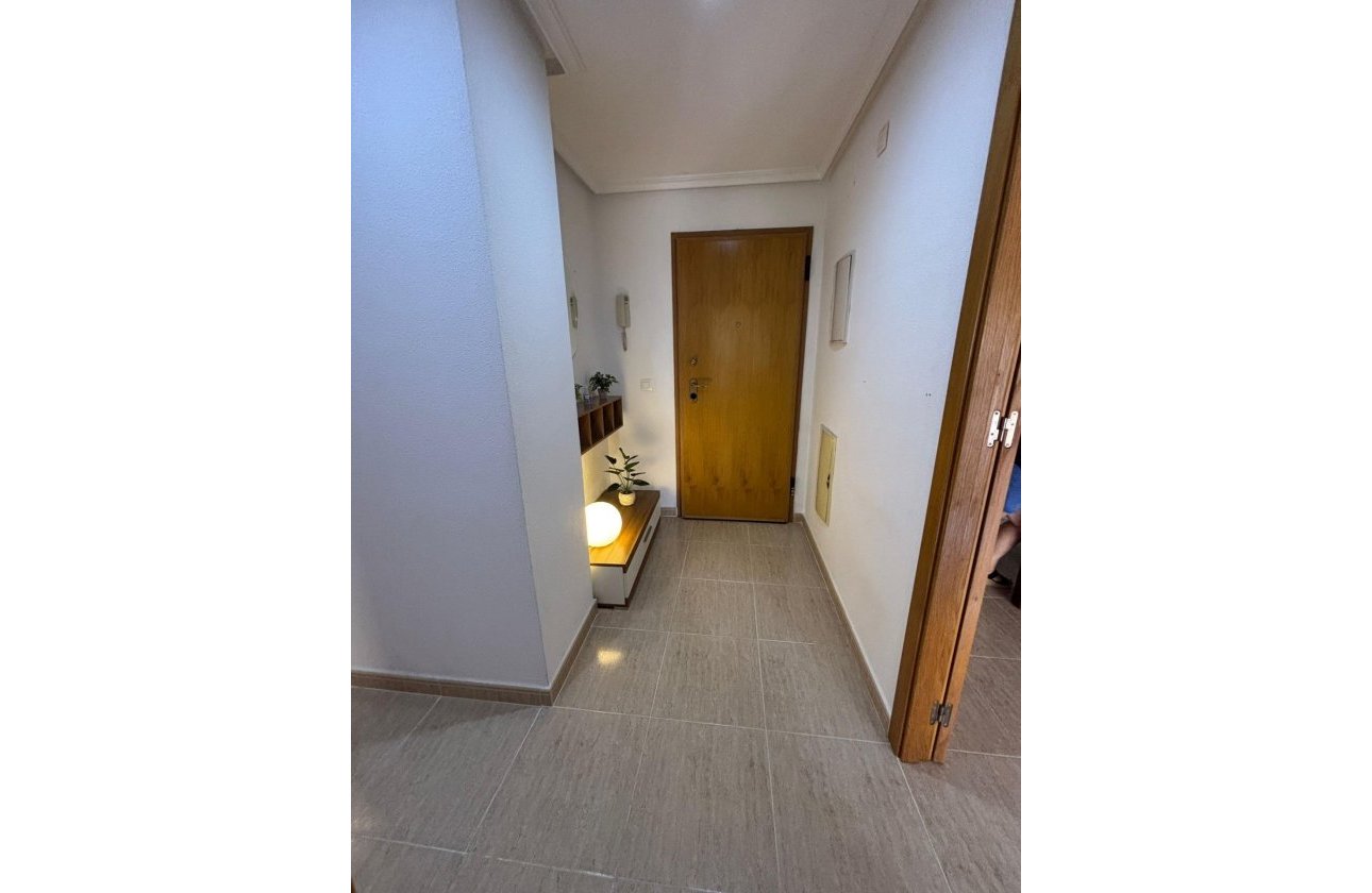 Herverkoop - Appartement -
Torrevieja - Centro