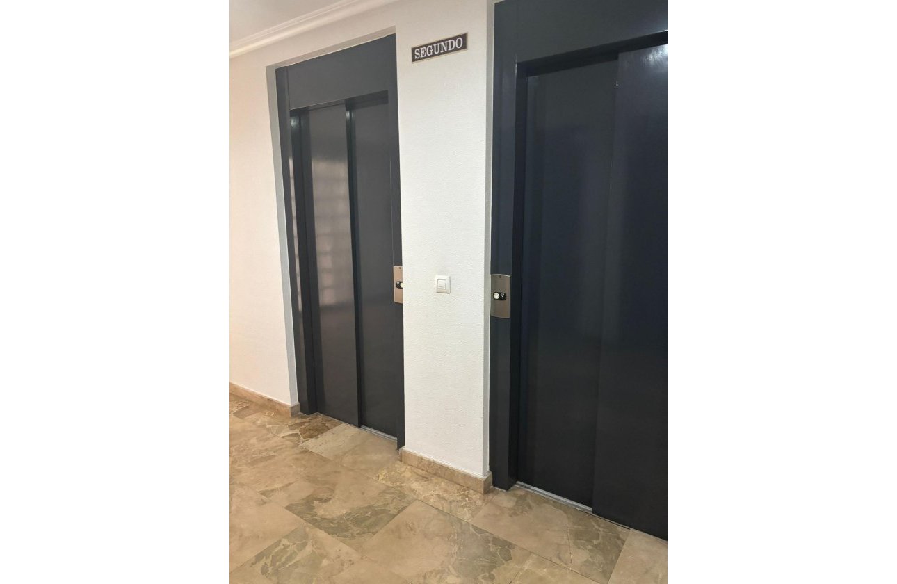 Herverkoop - Appartement -
Torrevieja - Centro