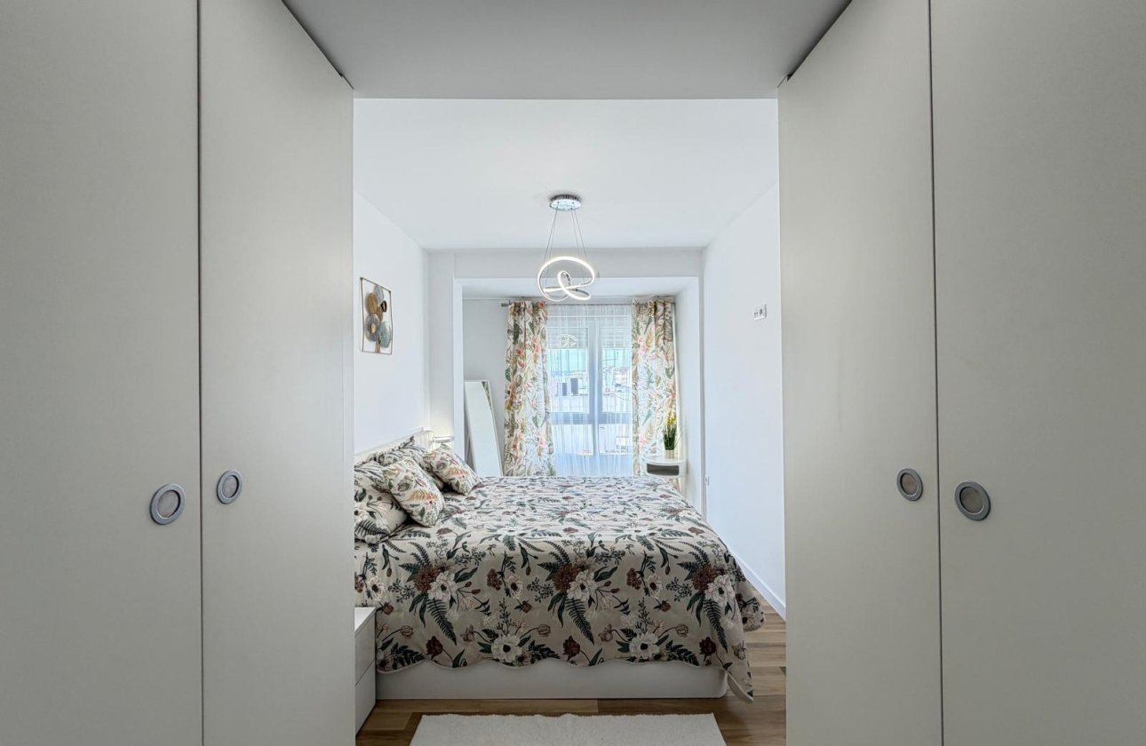 Herverkoop - Appartement -
Torrevieja - Centro