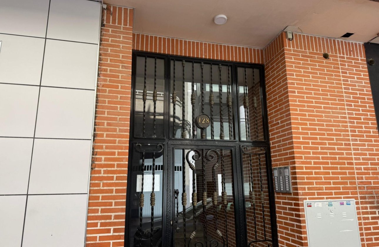 Herverkoop - Appartement -
Torrevieja - Centro