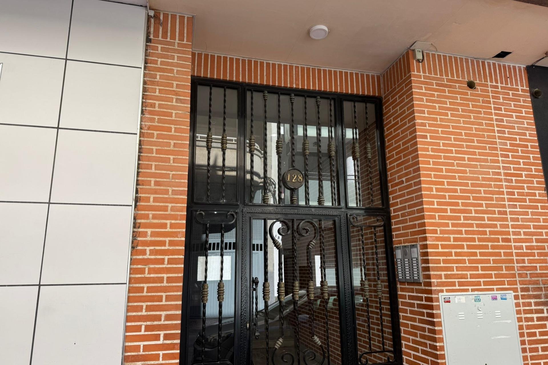 Herverkoop - Appartement -
Torrevieja - Centro