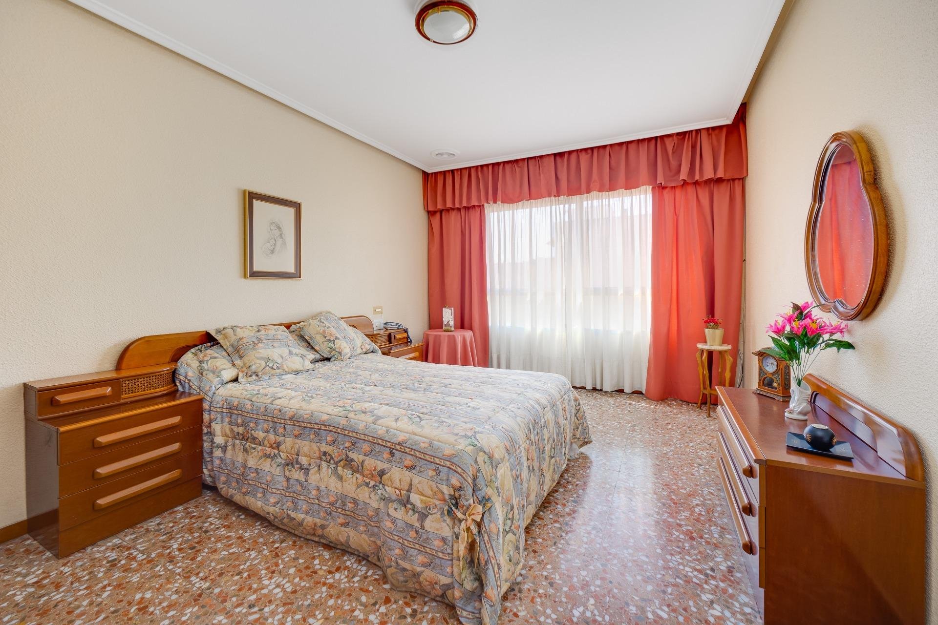 Herverkoop - Appartement -
Torrevieja - Centro