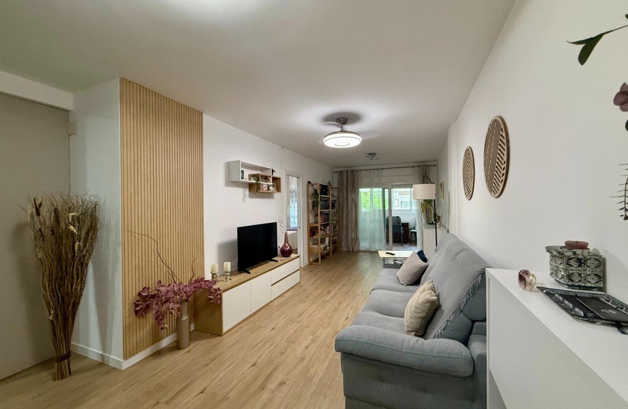 Herverkoop - Appartement -
Torrevieja - Centro