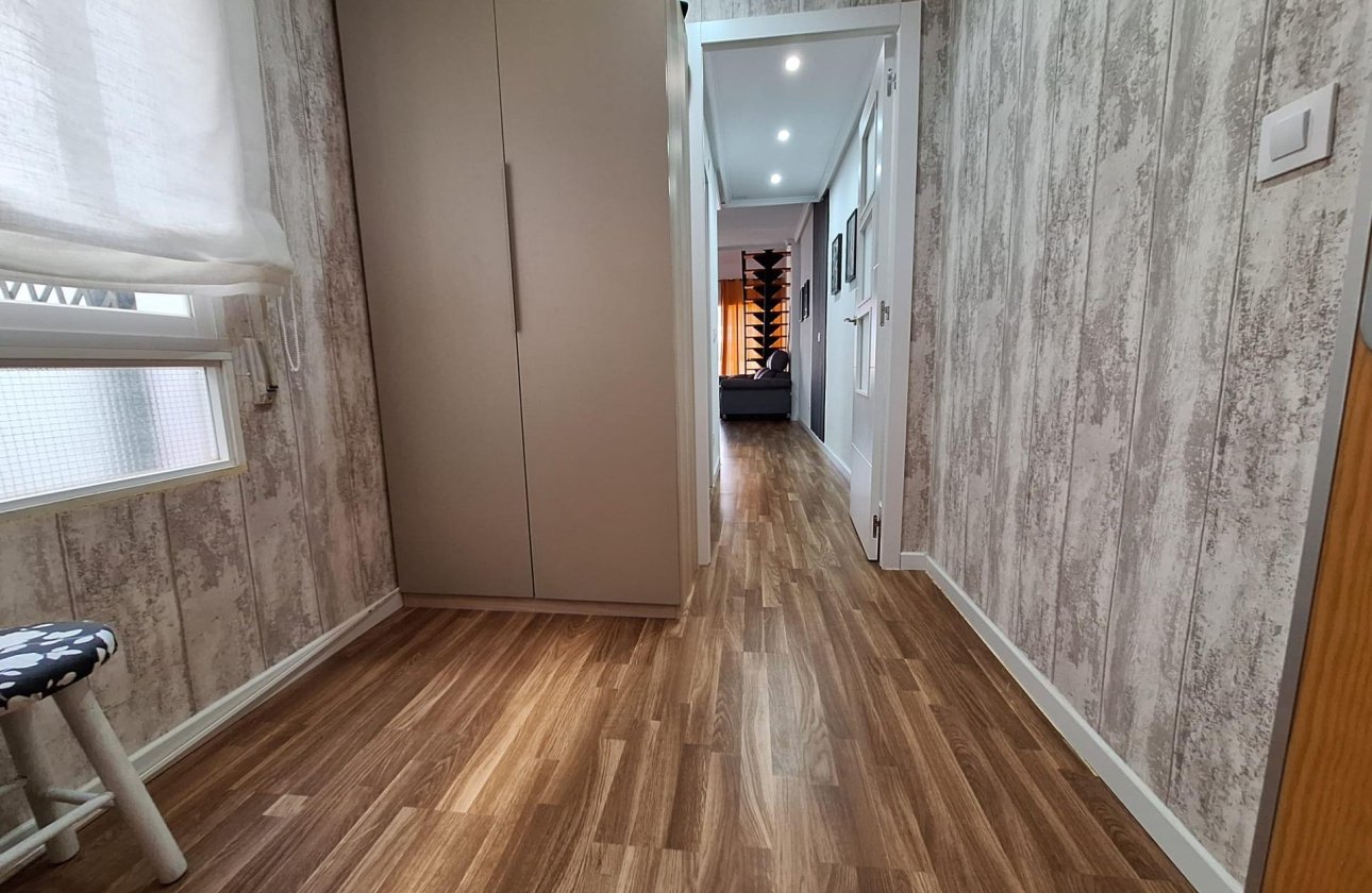 Herverkoop - Appartement -
Torrevieja - Centro