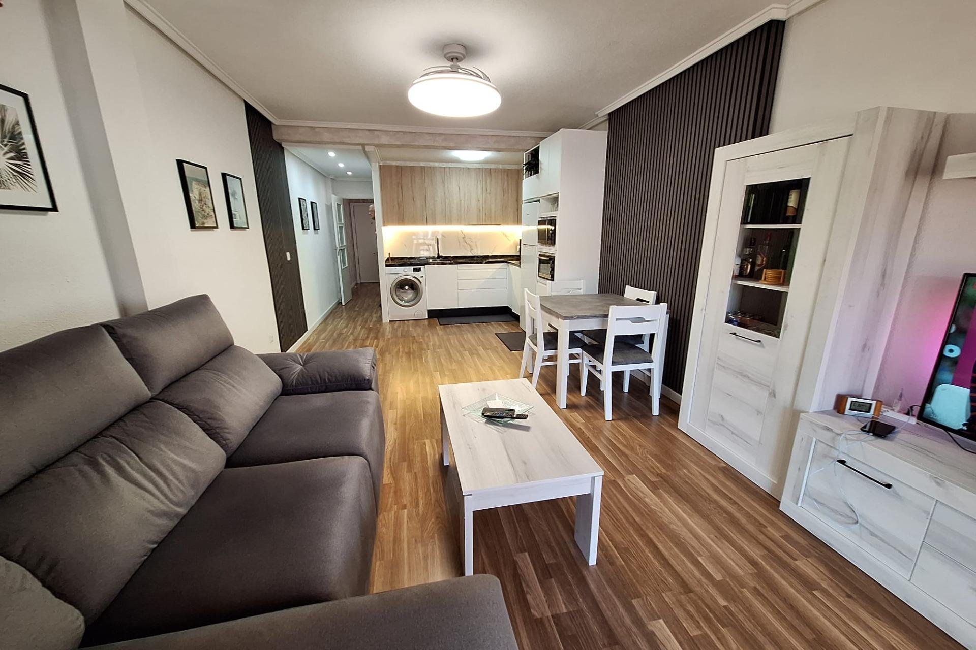 Herverkoop - Appartement -
Torrevieja - Centro