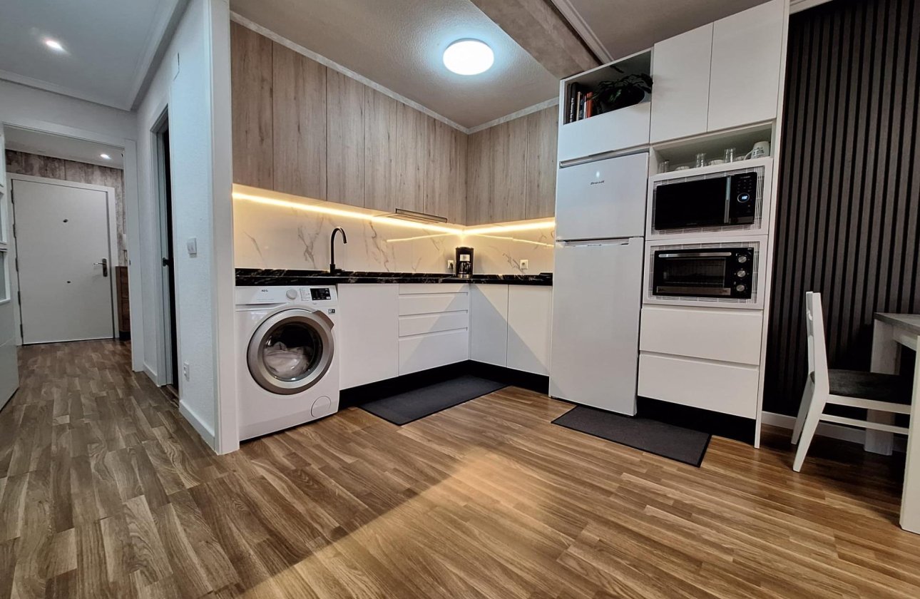 Herverkoop - Appartement -
Torrevieja - Centro