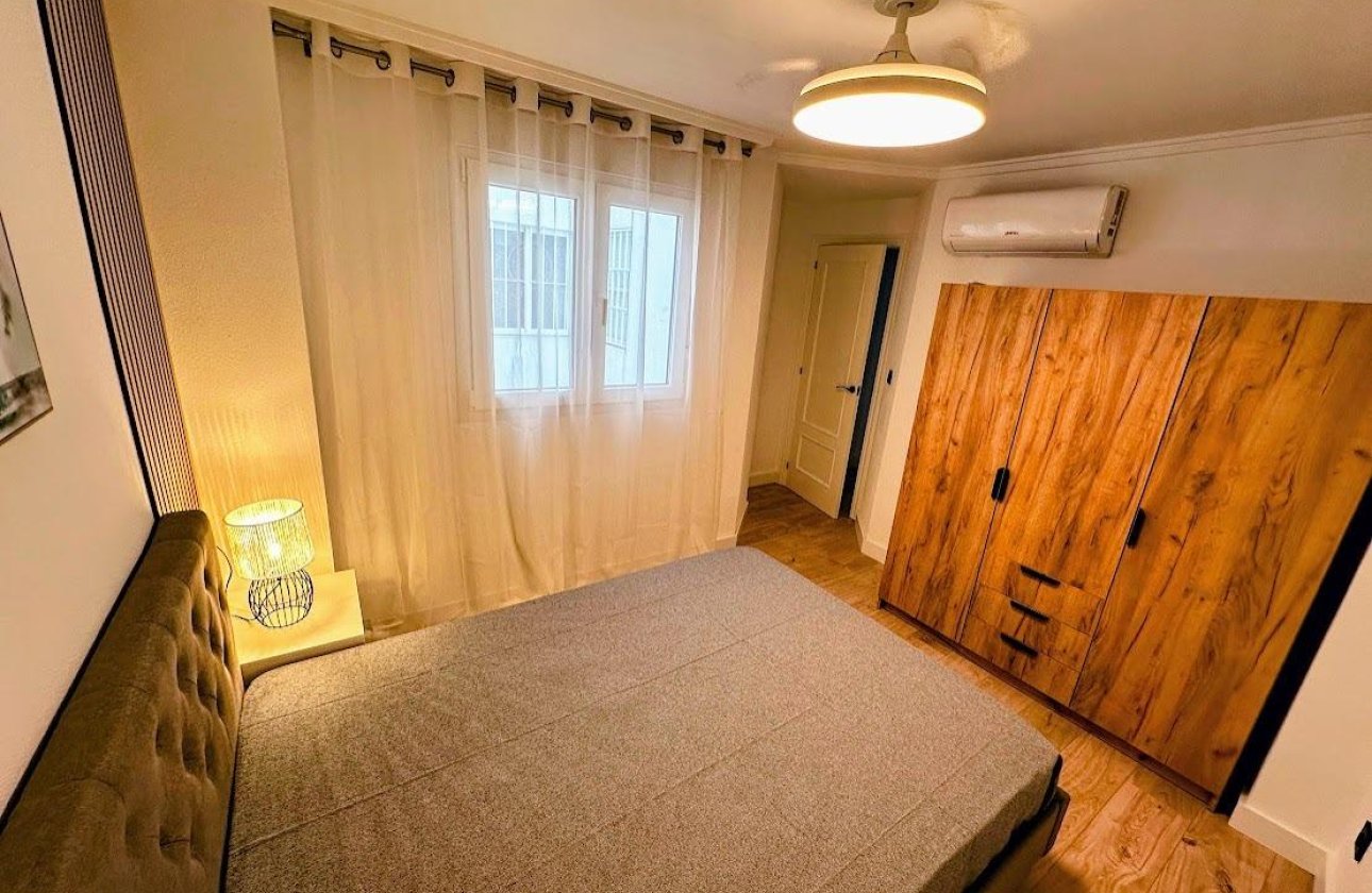 Herverkoop - Appartement -
Torrevieja - Centro